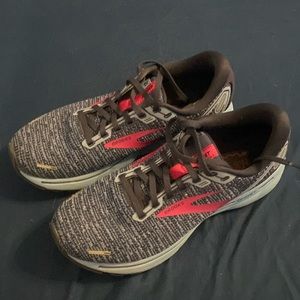 Women’s Brooks ghost size 8